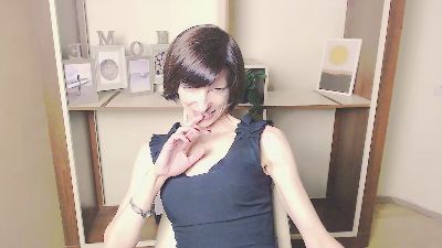 AngelinaLess_ live from United States