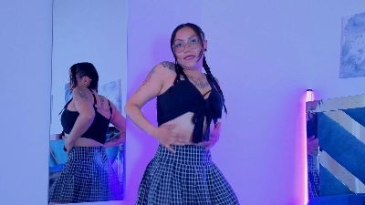 Antonelaconely live from Colombia