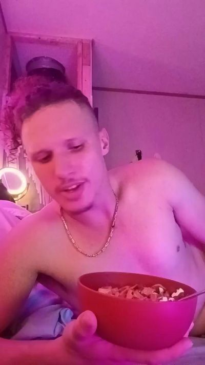 Boostie_Bandit live from United States