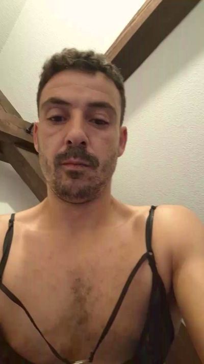 Chiennemale67 live from France