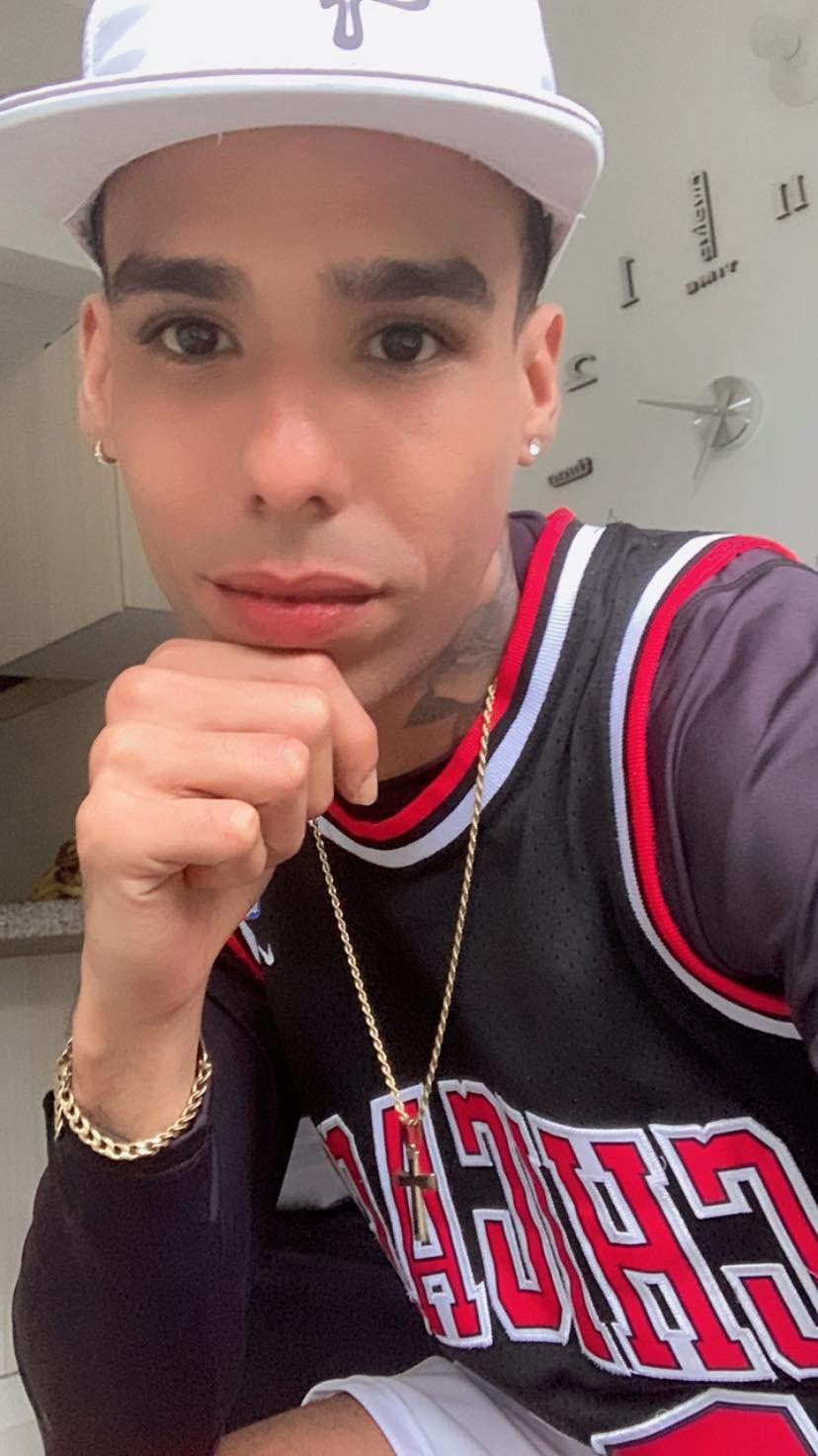DamianAldrin609 live from Colombia