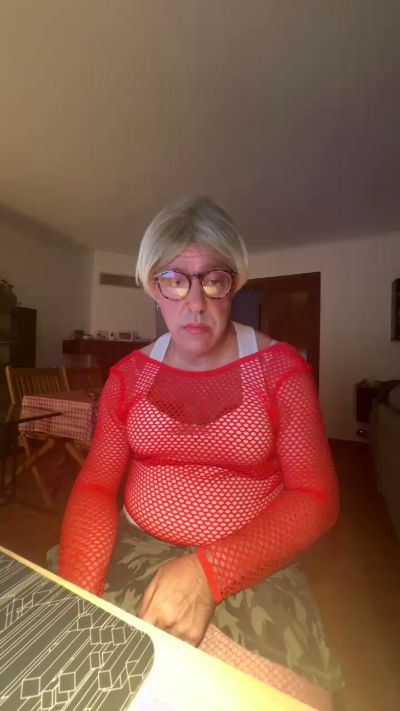 Erica_Lenoir live from France