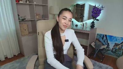 HildaButchee live from Thailand