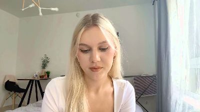 LindaLanda live from United States