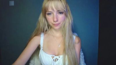 LuciaAdorable live from United Kingdom