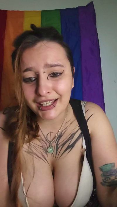 Maggie_d0ll live from Argentina