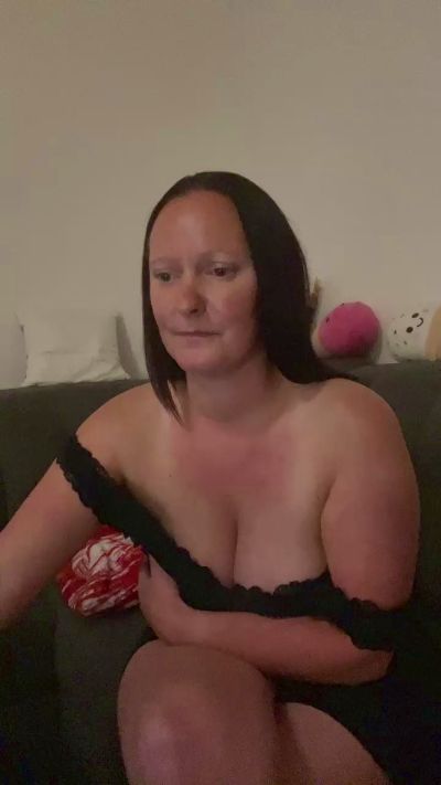 Nadine1990 live from Germany