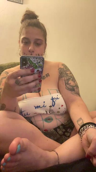 Streetslutblue live from Italy