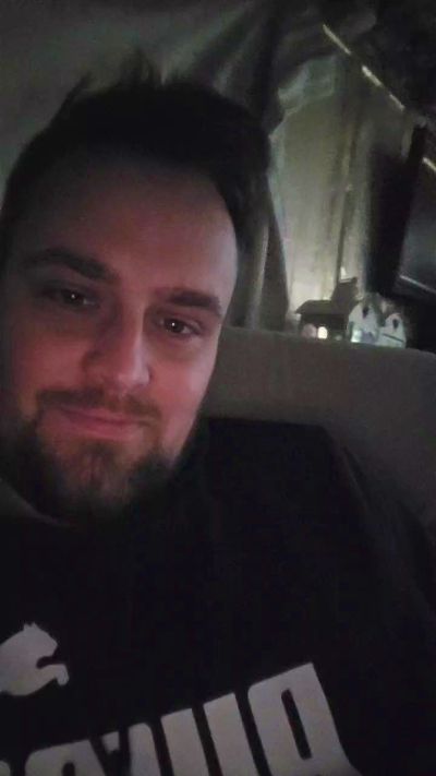 TinderSwindler live from United Kingdom