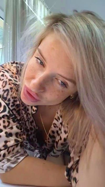 Trish_smile live from France