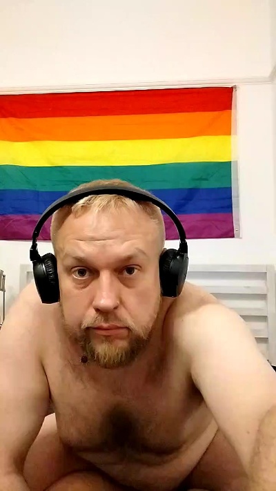 avencius live from United Kingdom