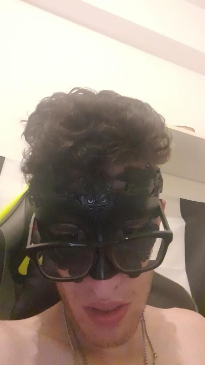 cazzone467 live from Italy