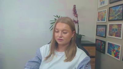erica_forever live from United Kingdom
