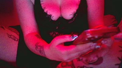 louise971 live from United Kingdom