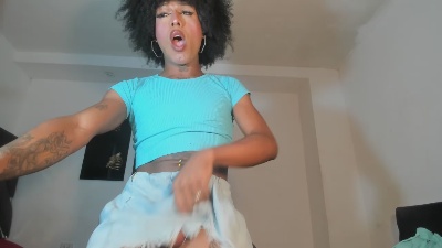 luisadickkhard live from Colombia