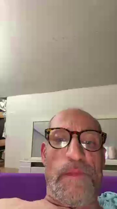 manie5094 live from Canada