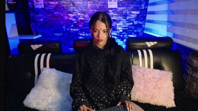sharlottessence live from Colombia